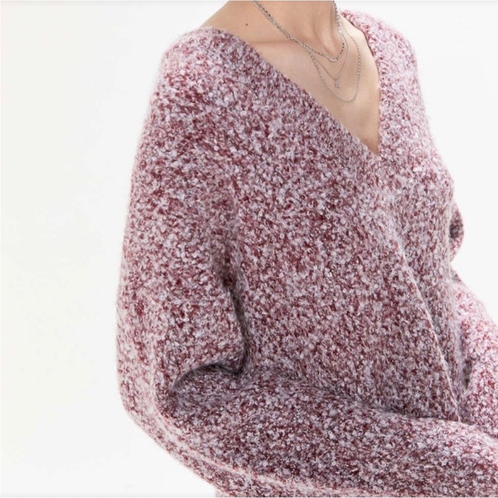 Urban Outfitters V-Neck sweater with 9”‎ side slits. Women size S. Oversized